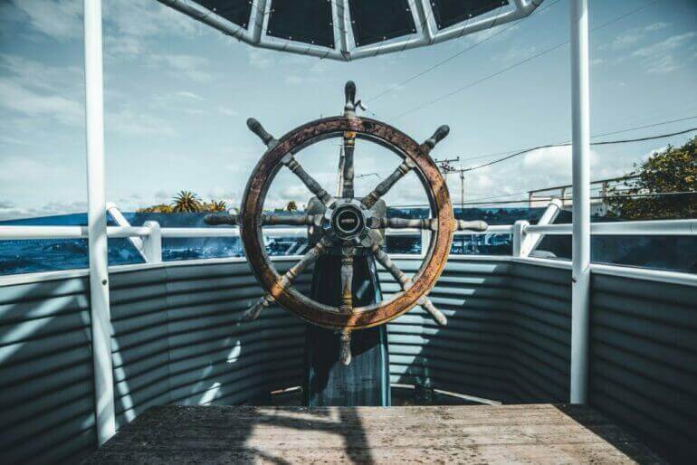 L’avenir dépend de ce que vous faites dans le présent ship helm