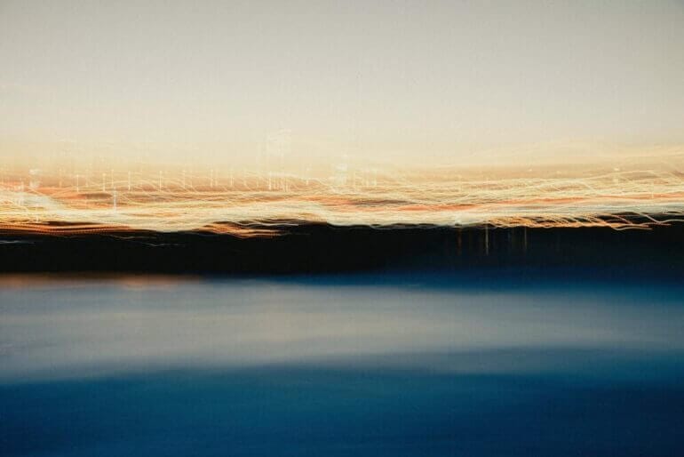a blurry photo of a body of water