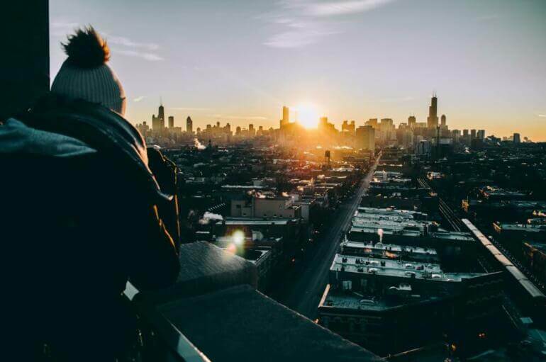 Photographer captures the Chicago skyline at sunrise, highlighting urban architecture and dramatic lighting.